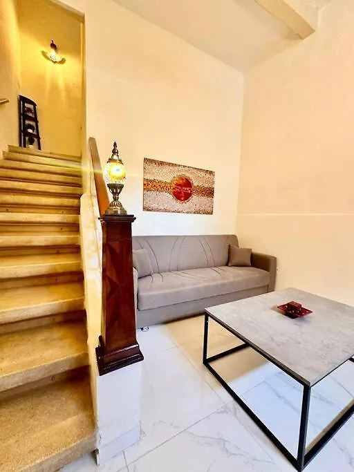 Charming Townhouse With Rooftop Sliema Malta