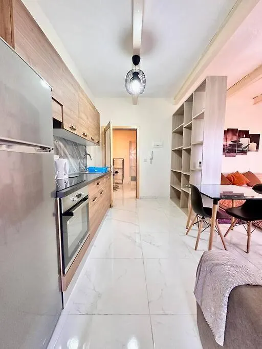 Charming Townhouse With Rooftop Sliema 0*,