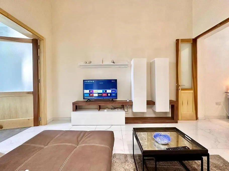 Charming Townhouse With Rooftop Sliema