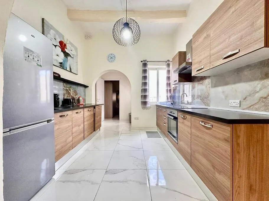 Apartment Charming Townhouse With Rooftop Sliema